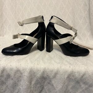 🍏 3 for $25 // Nine West Black and White Women's Heels 7 M